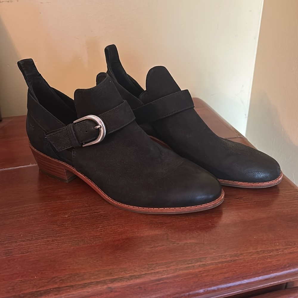 Frye shooties